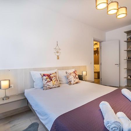 Springhome - Cozy Apartment With Balcony & Parking Brasov Luaran gambar