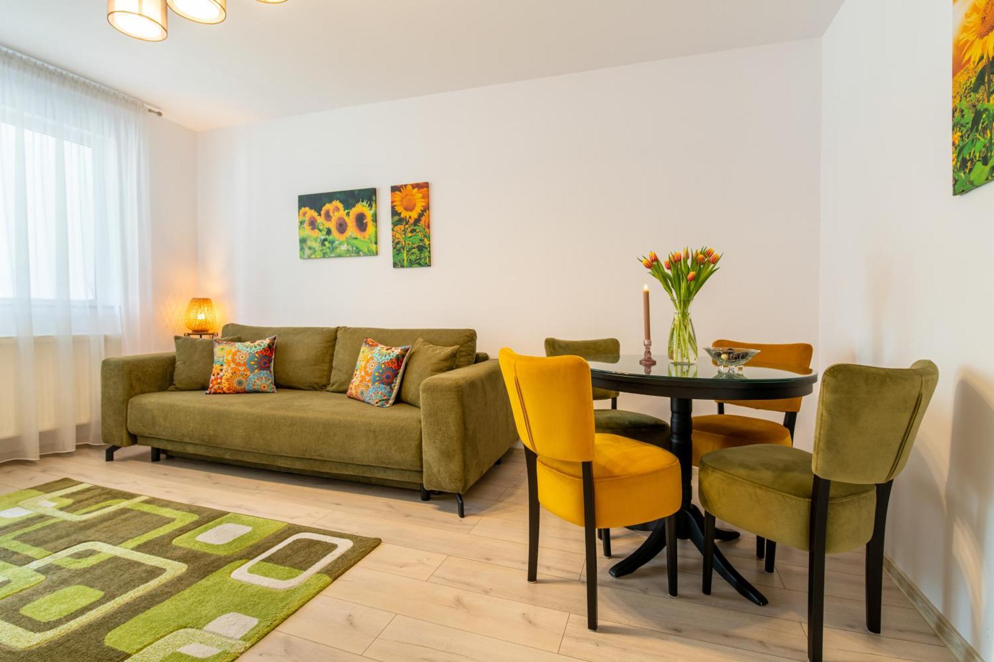 Springhome - Cozy Apartment With Balcony & Parking Brasov Luaran gambar
