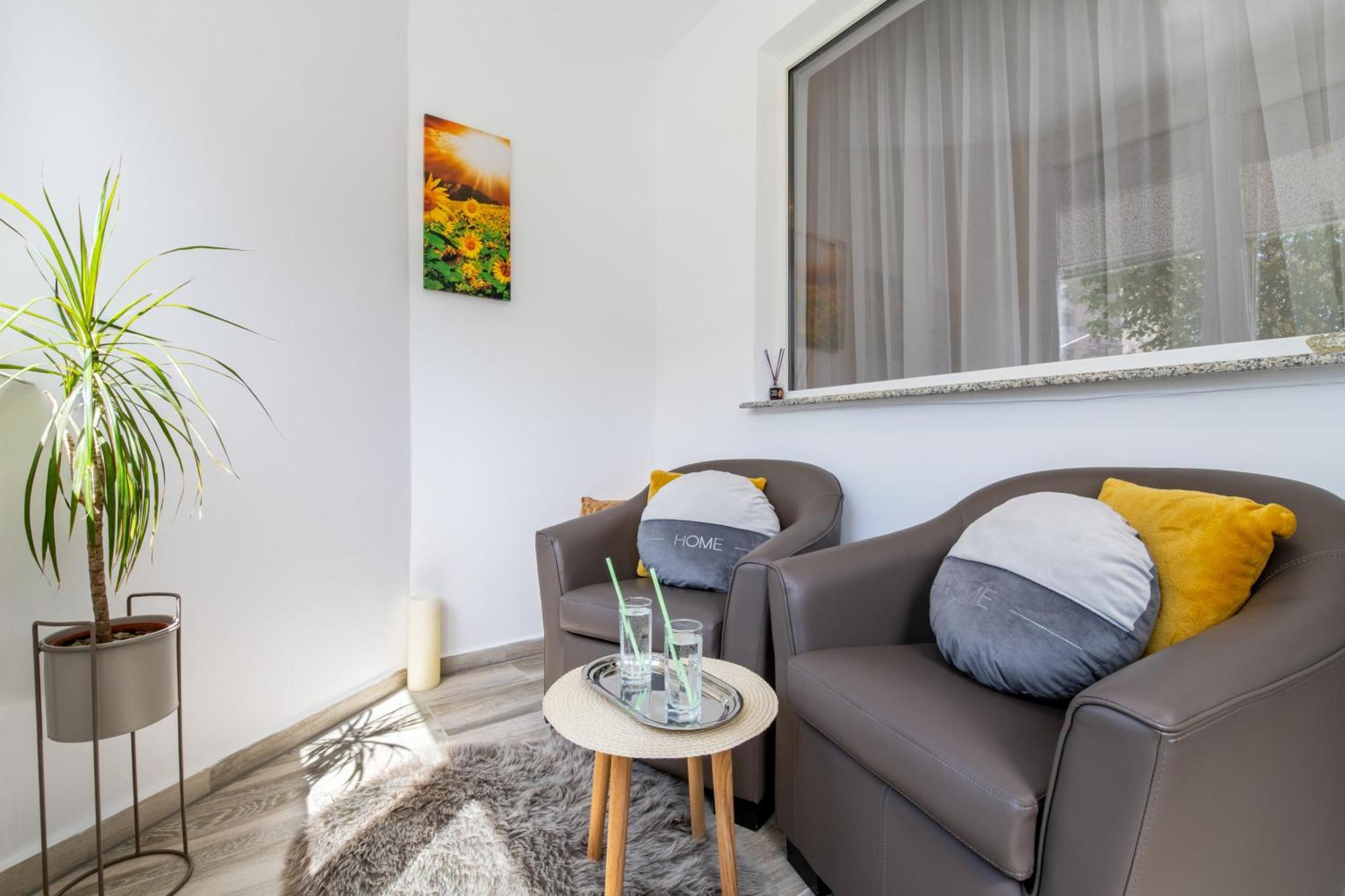 Springhome - Cozy Apartment With Balcony & Parking Brasov Luaran gambar