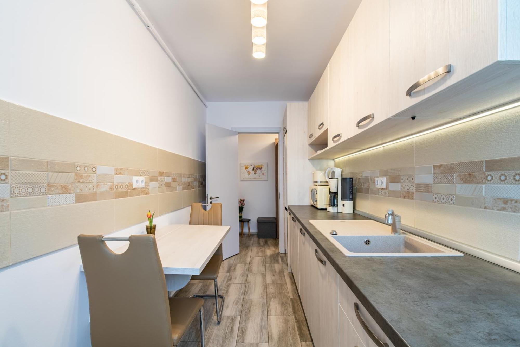 Springhome - Cozy Apartment With Balcony & Parking Brasov Luaran gambar