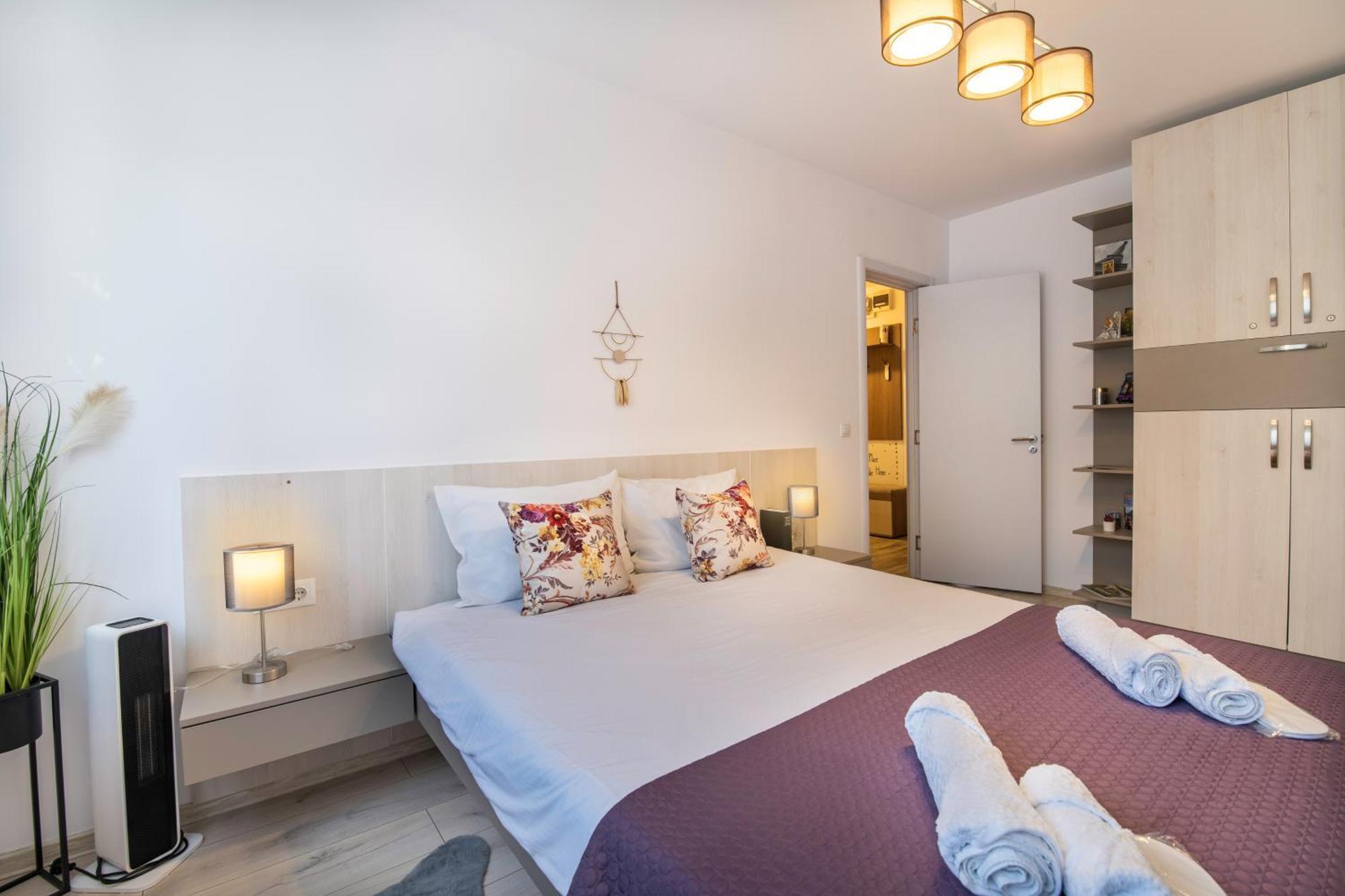 Springhome - Cozy Apartment With Balcony & Parking Brasov Luaran gambar