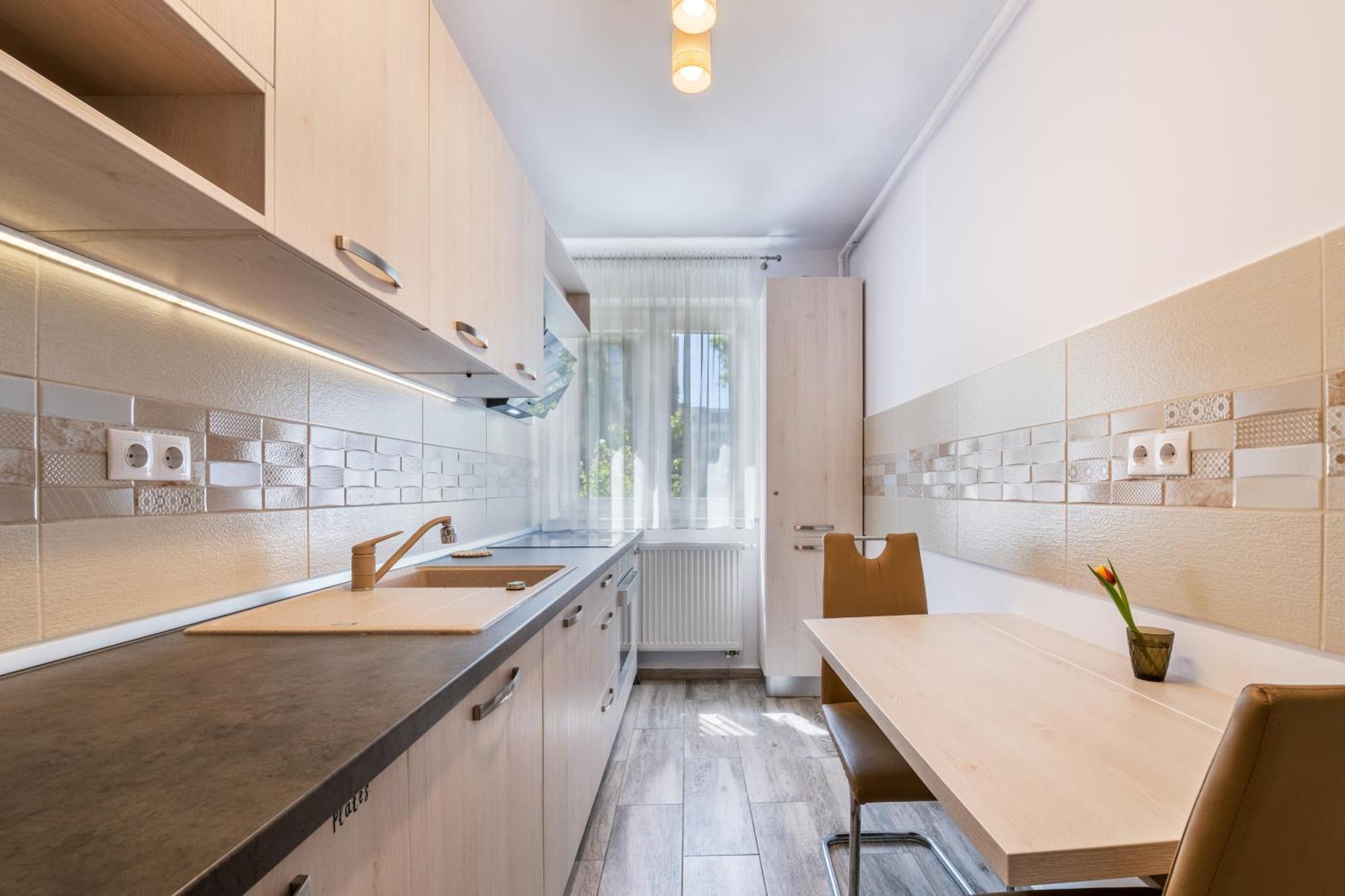 Springhome - Cozy Apartment With Balcony & Parking Brasov Luaran gambar