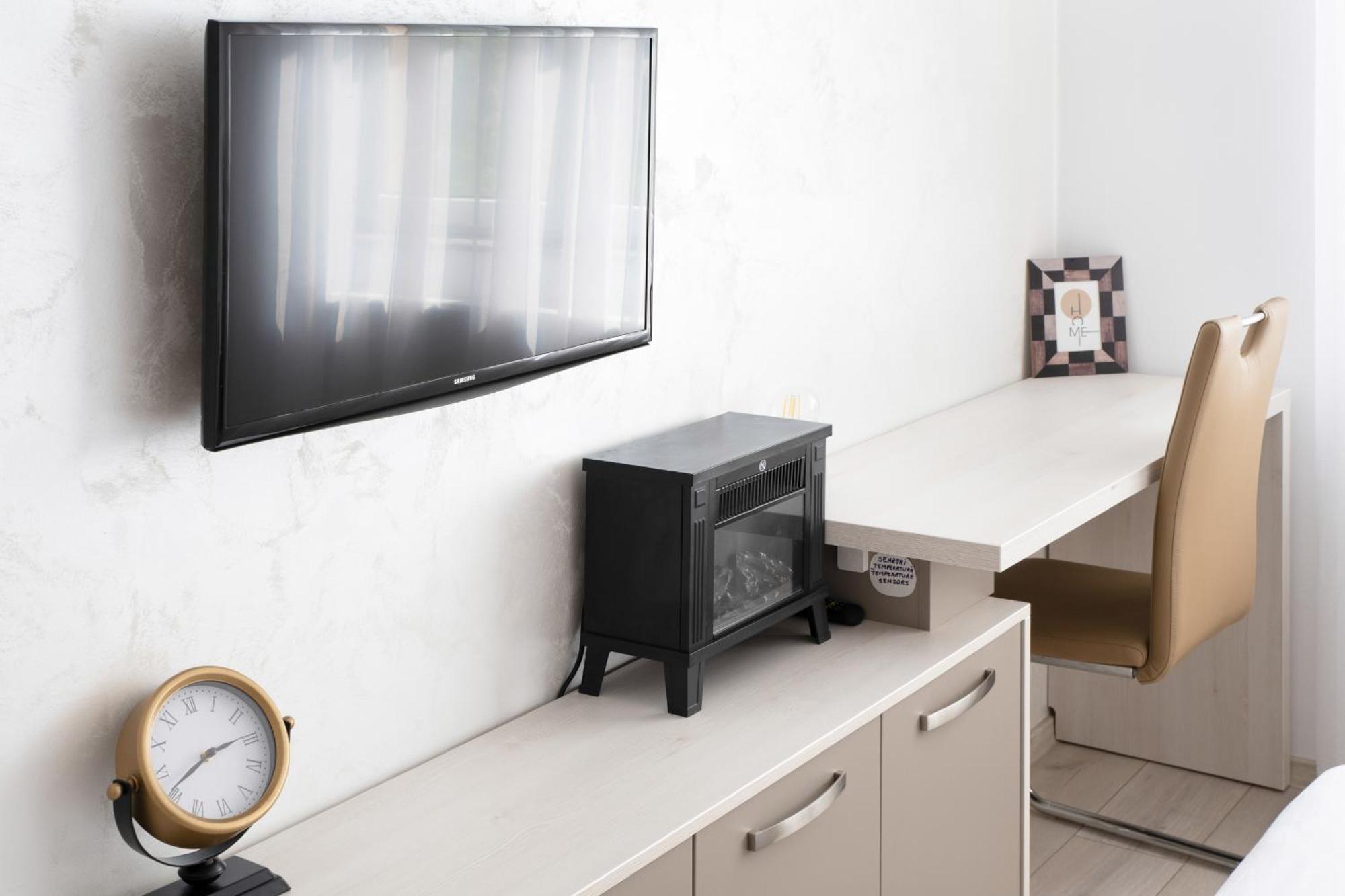 Springhome - Cozy Apartment With Balcony & Parking Brasov Luaran gambar