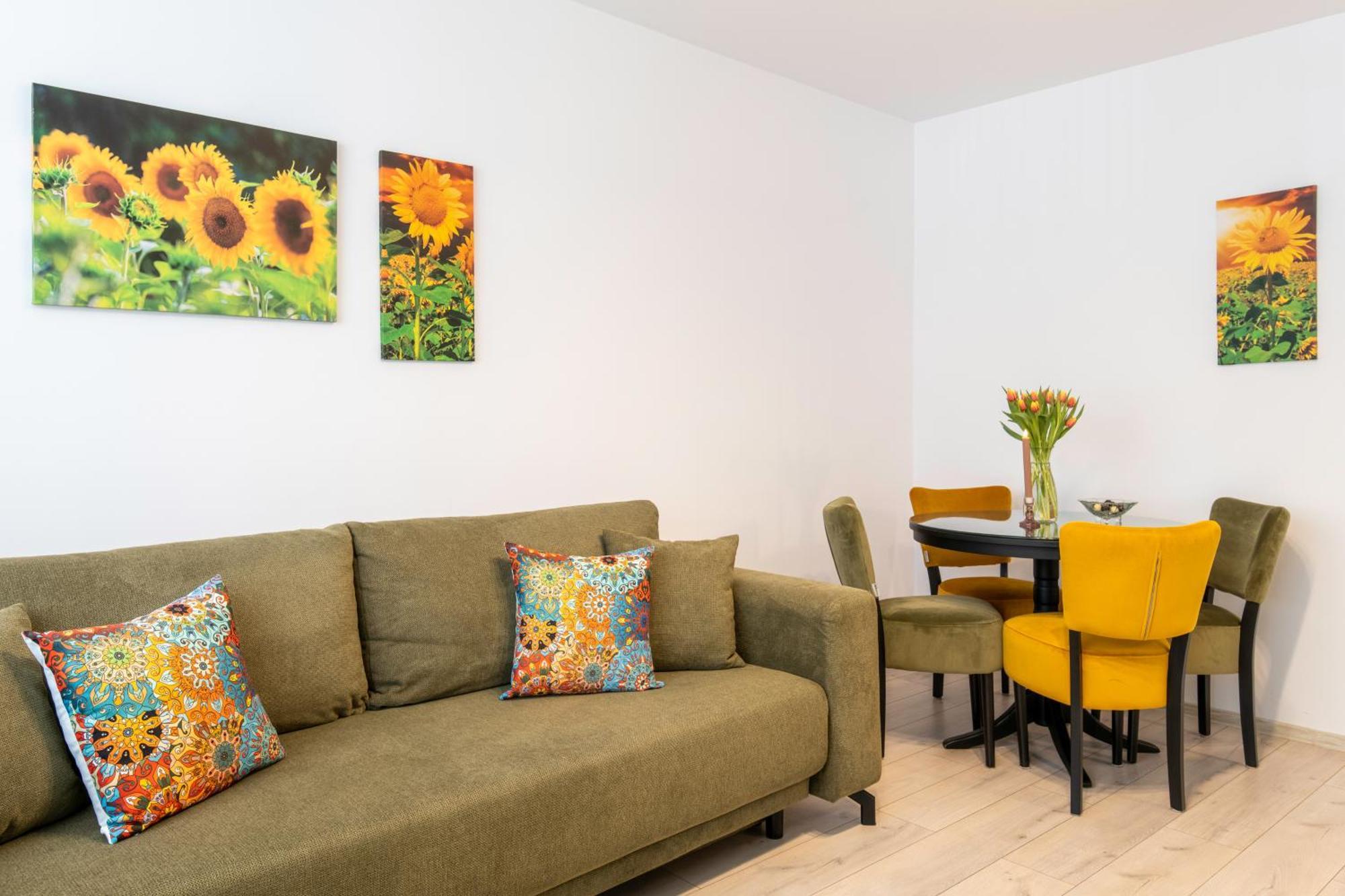 Springhome - Cozy Apartment With Balcony & Parking Brasov Luaran gambar