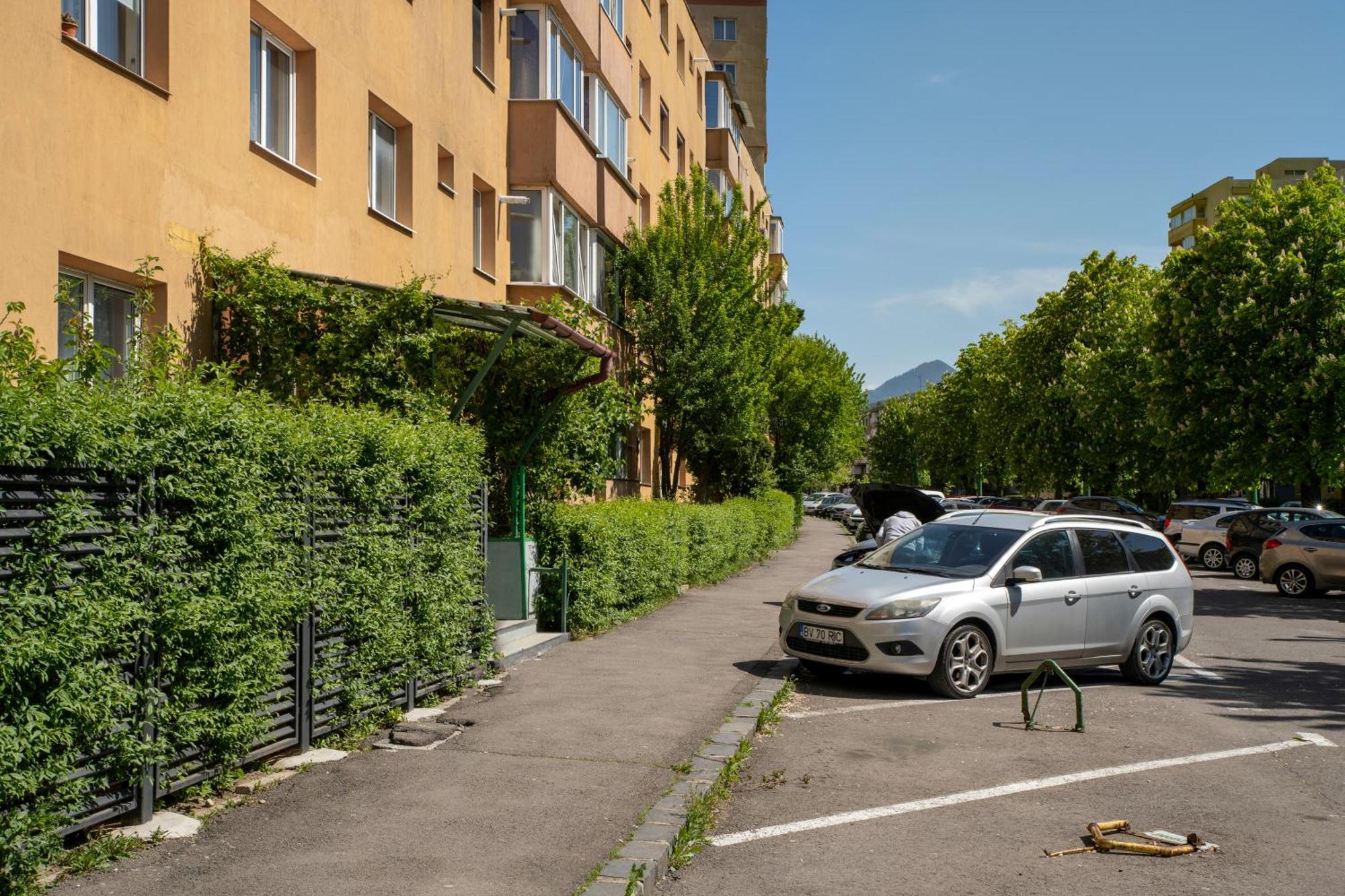 Springhome - Cozy Apartment With Balcony & Parking Brasov Luaran gambar